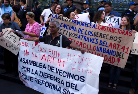 Manifestantes rechazan las autorizaciones a cambios de uso de suelo, por lo que pidieron frente a la ALDF la derogación del artículo 41 de la Ley de D