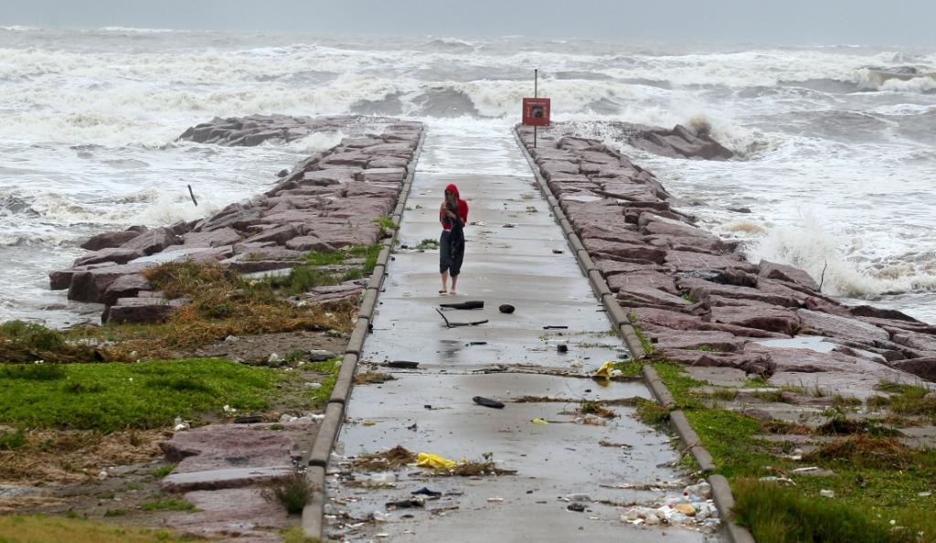 Meteorólogos advirtieron que ‘Bill’ provocará lluvias intensas, marejadas peligrosas e inundaciones a su paso por Texas y Luisiana.