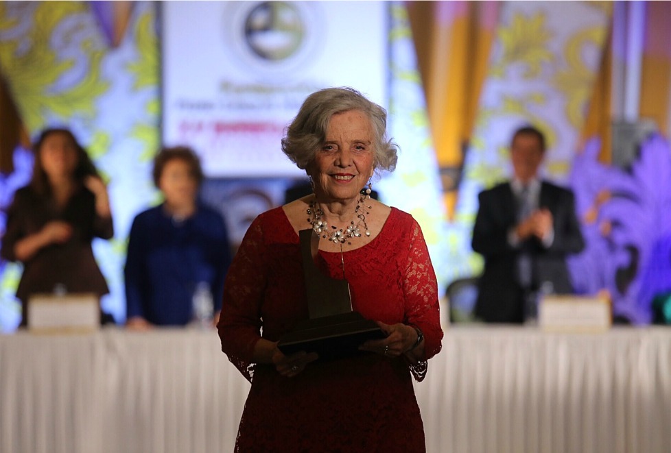 Fundación Pedro Sarquis Merrewe distingue a Elena Poniatowska