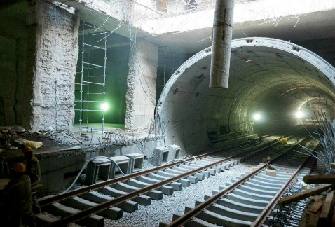 El gobierno capitalino pretende cobrar una fianza por vicios ocultos en la construcción de la Línea 12 del Metro.