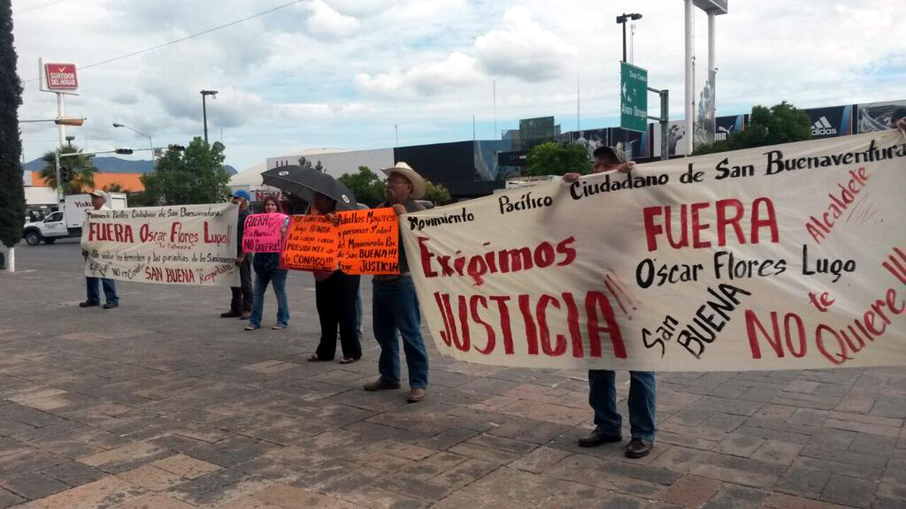 Habitantes de San Buenaventura llegaron al Congreso de Coahuila. 