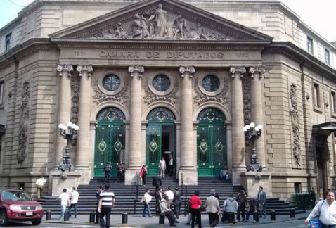 Reducción de 50 por ciento en el presupuesto de la Asamblea Legislstiva del DF, será una de las primeras propuestas de la fracción de Morena, dijo el 