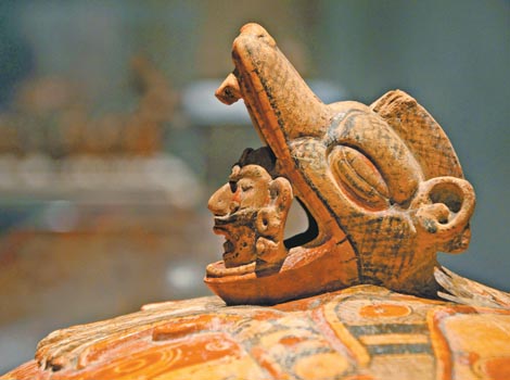 Incluye cientos de objetos que abarcan más de 3 mil años de historia; la exhibición permanecerá abierta hasta octubre de 2015.
