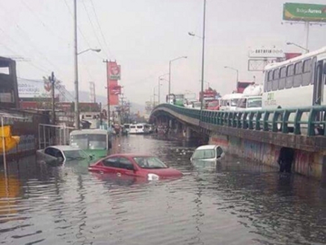 De nueva cuenta se inundó un tramo de  la Línea A del Metro, que corre sobre la Avenida Puebla y permanece cerrada por trabajos de renivelación. 