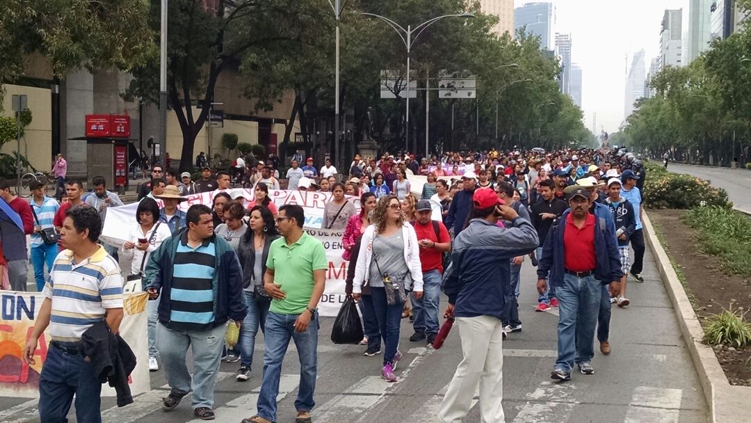 Maestros de la CNTE  salieron del Monumento a la Revolución por Insurgentes para llegar a las oficinas del ISSSTE.
