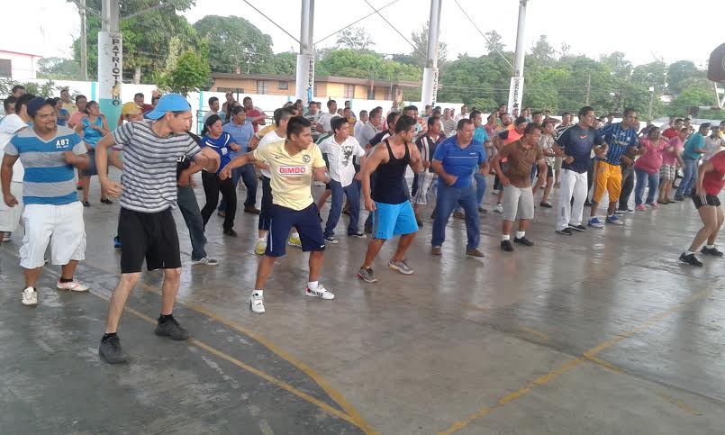 Cerca de un centenar de padres acudieron a participar en la actividad.