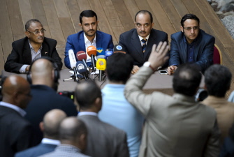 La delegación rebelde hutí en las conversaciones de Ginebra, en la rueda de prensa tras el fin de las conversaciones