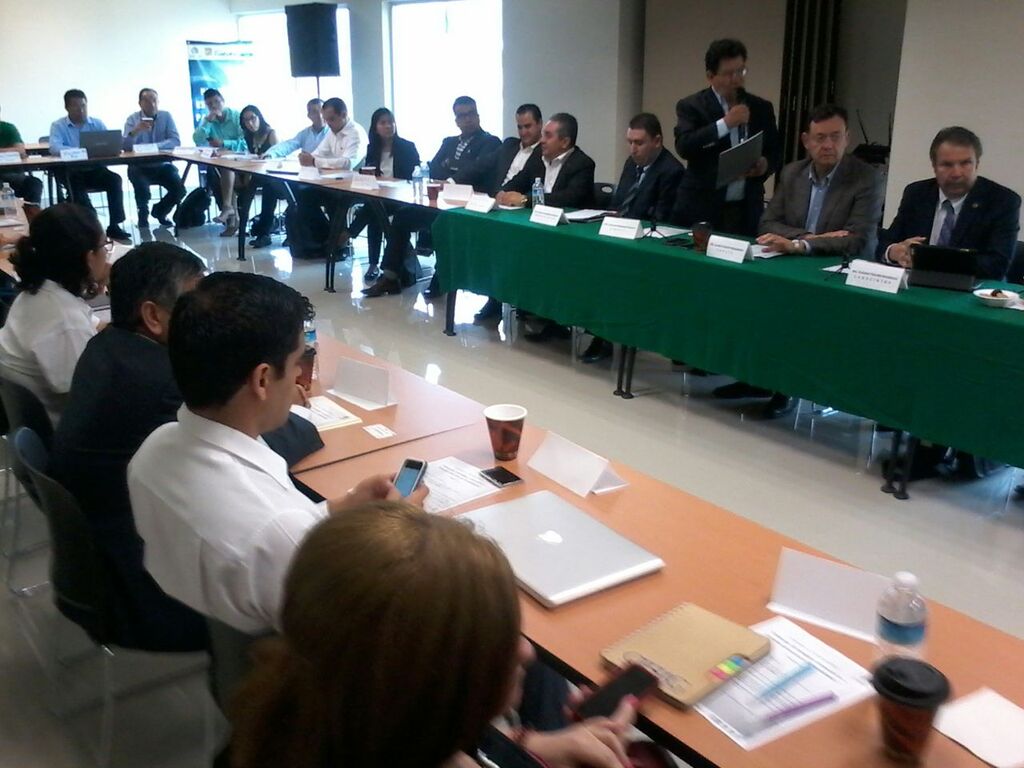 Reunión del titular del Coecyt con empresarios e instituciones educativas. 