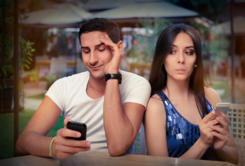 El revenge porn consiste en subir material explícito sin el consentimiento de la o las personas involucradas. 
