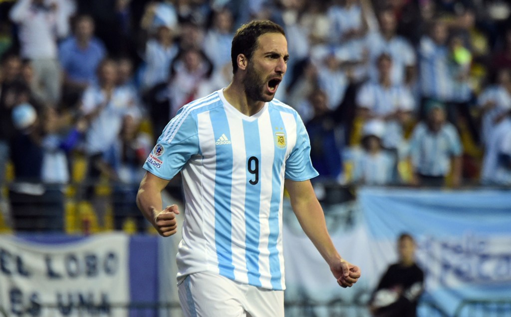 Gonzalo Higuaín celebra el único gol del partido
