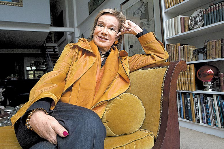 Guadalupe Loaeza participó ayer en la inauguraciòn. 