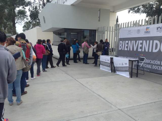 A partir de las 8:00 horas de este sábado, los aspirantes a mejorar su categoría comenzaron a llegar a las sedes de aplicación de las pruebas diseñada