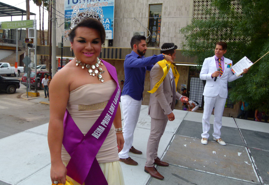 El color morado que ya se ha tomado como bandera contra la homofobia, fue uno de los que más se hicieron presentes en este "parade multicolor, multi a