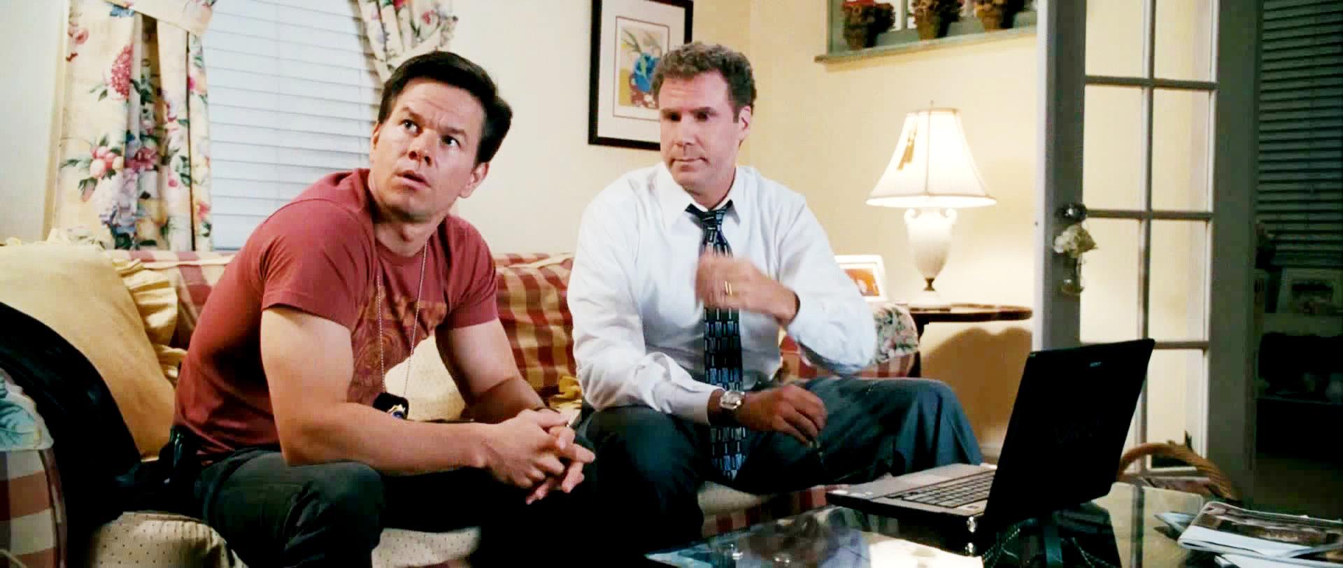Wahlberg interpreta el papel de un divorciado, quien regresa a casa de su ex mujer, quien ya se vovlió a casar, ahora con Ferrell.