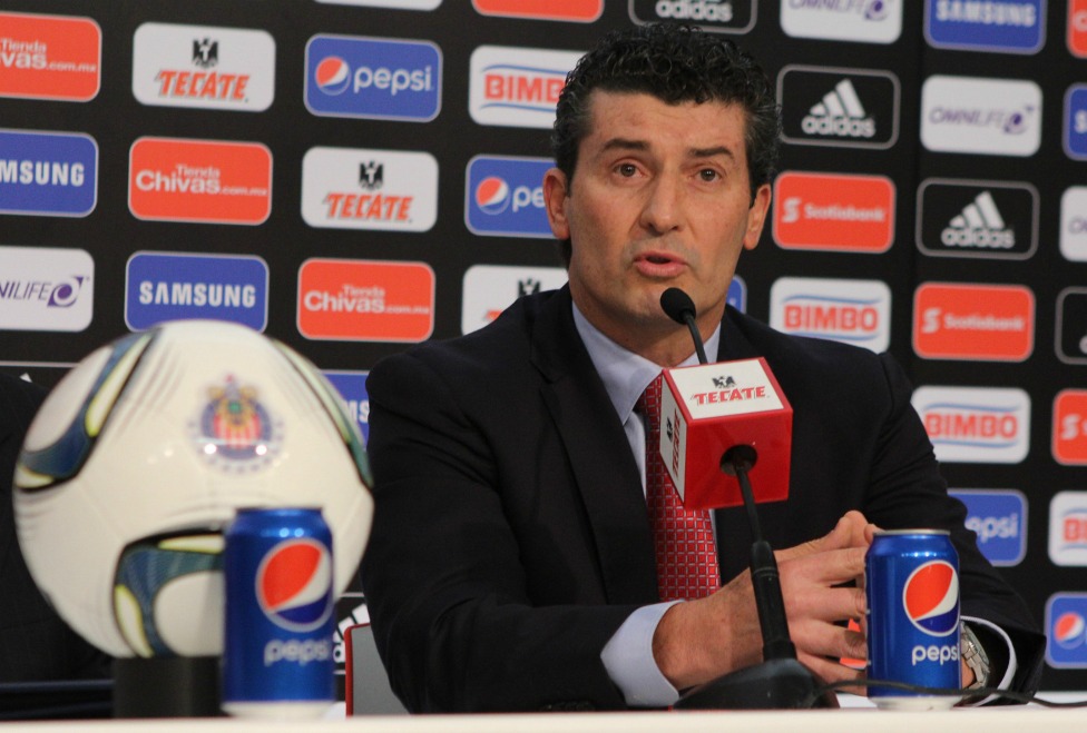 Chepo de la Torre, entrenador de los rojiblancos señaló que no están rogándole a Puligol que son charlas normales con el delantero.