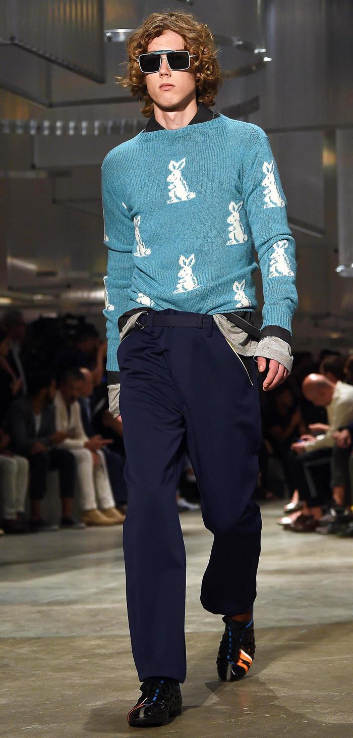 Prada presentó una colección sobría en la Semana de la Moda para hombres de Milán. 