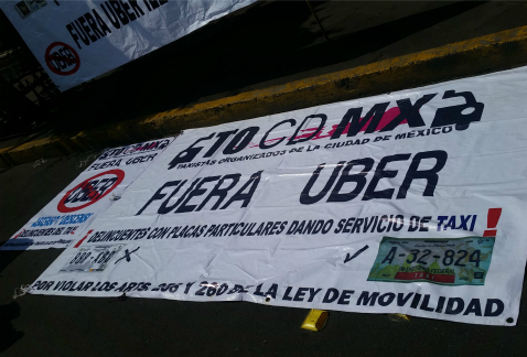 El Gobierno del Distrito Federal pretende un consenso con todas las agrupaciones de taxistas respecto a la posible regulación de los servicios solicit