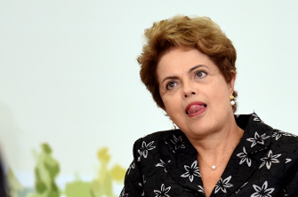 La presidenta de Brasil, Dilma Rousseff, en un acto este lunes de apoyo a las familias campesinas en el palacio de Planalto, en Sao Paulo