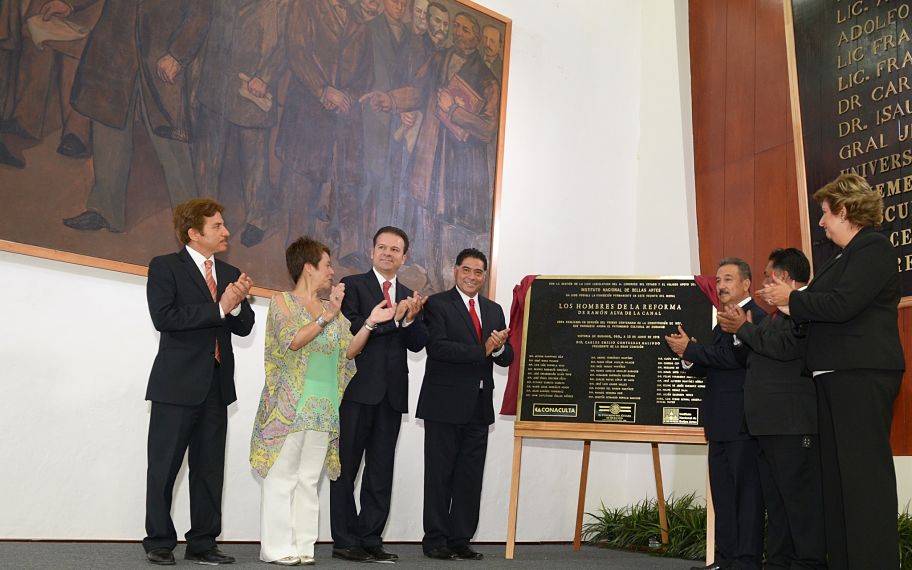 El mural "Los Hombres de la Reforma" fue realizado en 1957 por el maestro Ramón Alva.