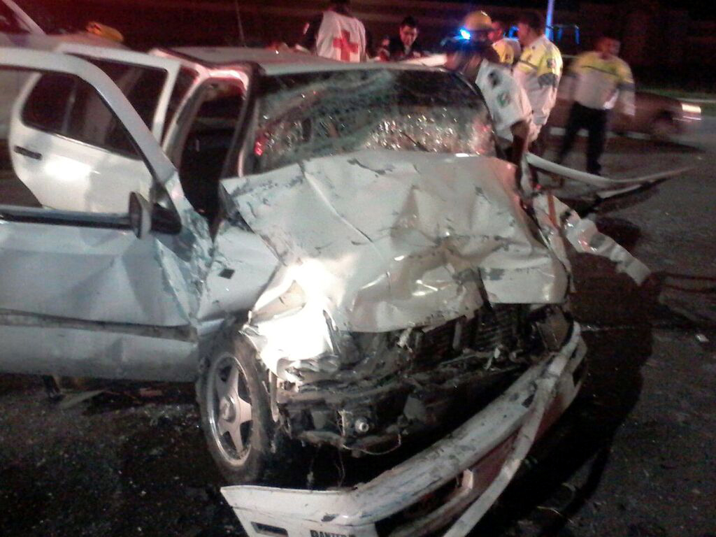 Mueren 6 personas en choque de 2 autos- Grupo Milenio