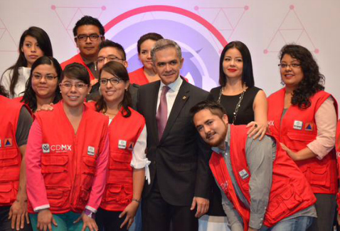 El jefe de Gobierno capitalino, Miguel Ángel Mancera, presentó la Línea Joven de Locatel, para brindar atención médica y psicológica las 24 horas los 