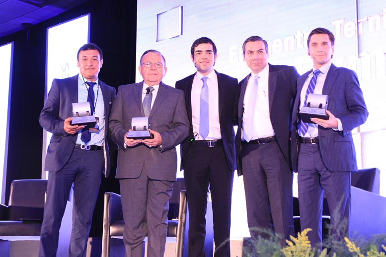 La compañía entregó reconocimientos a siete empresas destacadas.