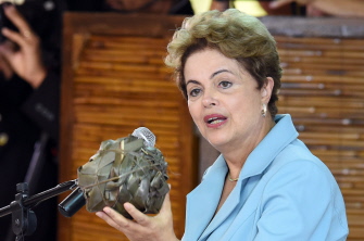 La presidenta brasileña, Dilma Rousseff, ha sido criticada por no prestar suficiente atención a los problemas de derechos humanos en Venezuela