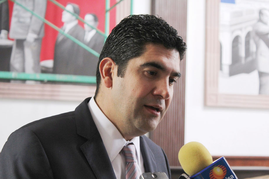 "Que entienda el alcalde que no está en los años 60, tiene que aceptar las críticas"