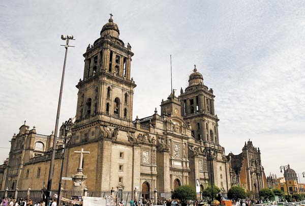 “No se trata de ponerle colores, sino de enfatizar los elementos arquitectónicos y ornamentales”, dice David Pineda.