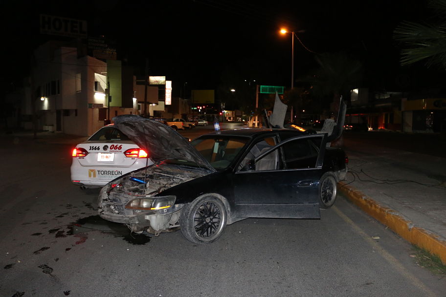 El automóvil abandonado fue retirado y llevado al corralón municipal. 