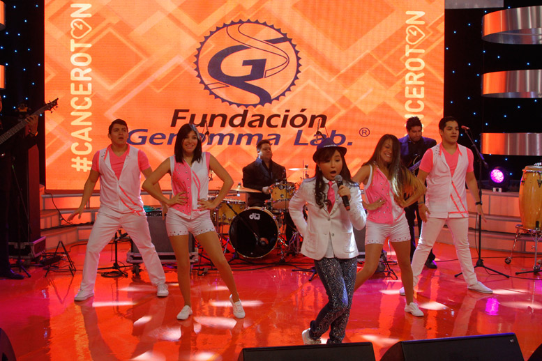 Mafer Chavana, parte del elenco musical del Cancerotón 2015.  