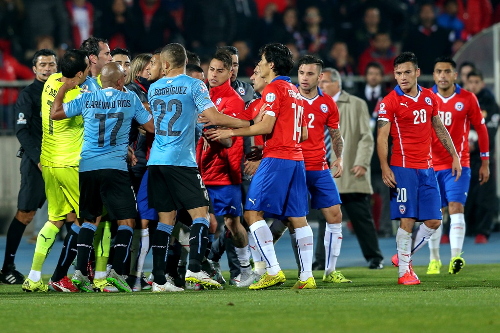 Uruguay y Chile protagonizaron un juego con muchos altercados entre sus jugadores