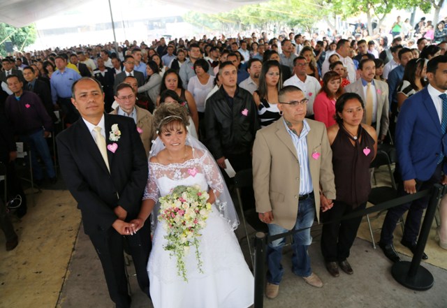 Con el apoyo de la jefatura delegacional en Gustavo A. Madero y del Registro Civil, 305 parejas se casaron.