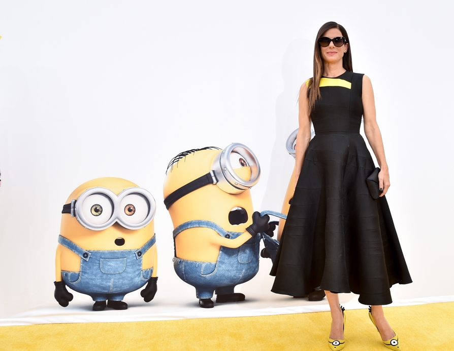Sandra Bullock presta su voz a la villana Scarlett Overkill.