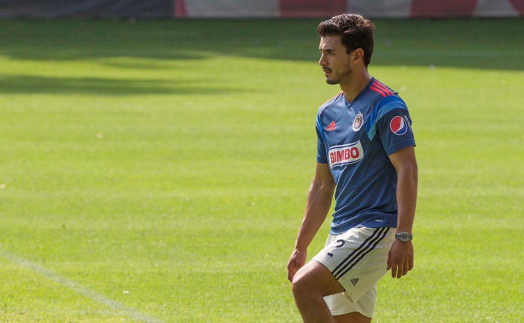 Oswaldo Alanís, jugador de Chivas, irá a la Copa Oro en sustitución de Moreno