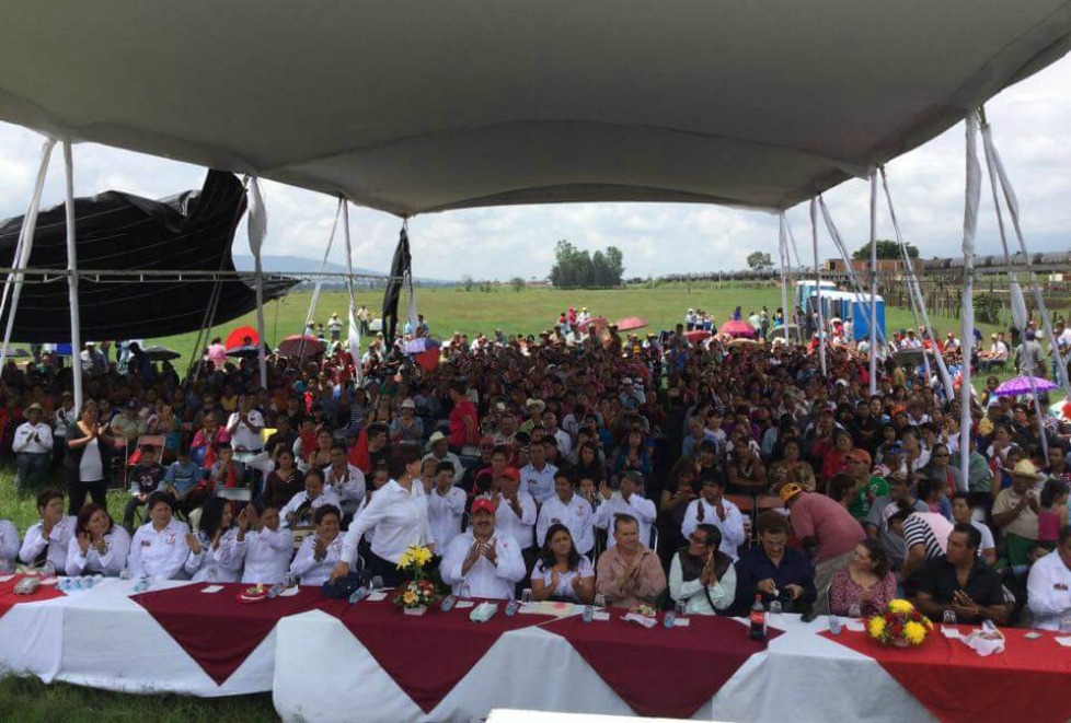 Antorchistas celebraron la entrega de terreno y escrituras para urbanización de predio en Ciudad Guzmán. 