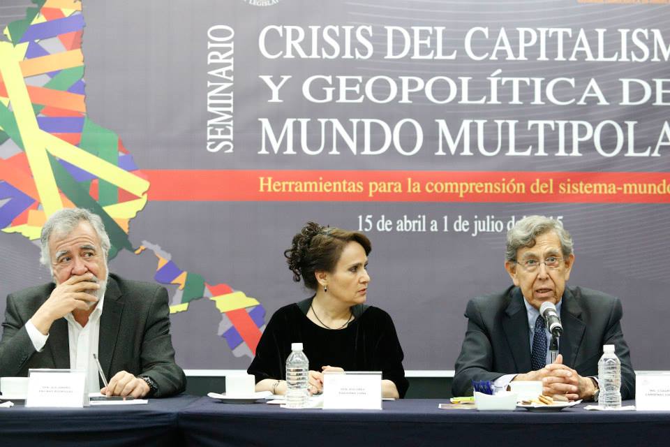 Cuauhtémoc Cárdenas durante la clausura del foro 'Crisis del capitalismo y geopolítica del mundo multipolar'