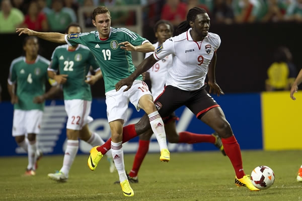 Último duelo del "Tricolor" en donde se venció 1-0 Trinidad y Tobago; Miguel Layún disputando el balón 