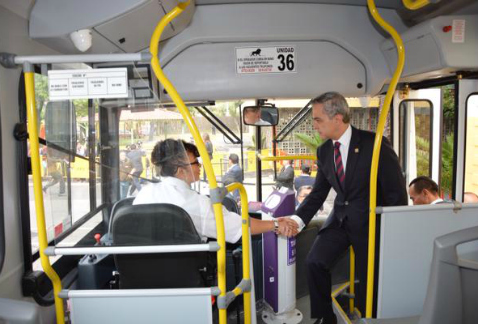 El jefe de Gobierno capitalino, Miguel Ángel Mancera, puso en marcha el nuevo corredor vial en Eje 2 Norte, con una ruta de autobuses del Peñón de los