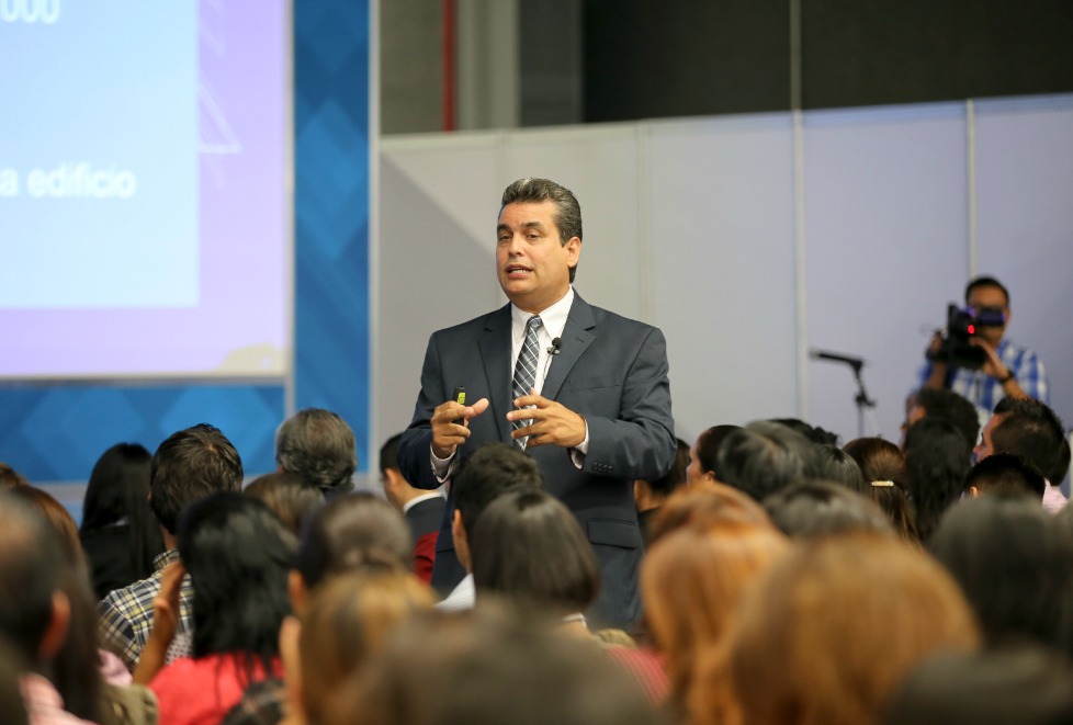 William Rodríguez impartió una conferencia en Expo Capital Humano. 