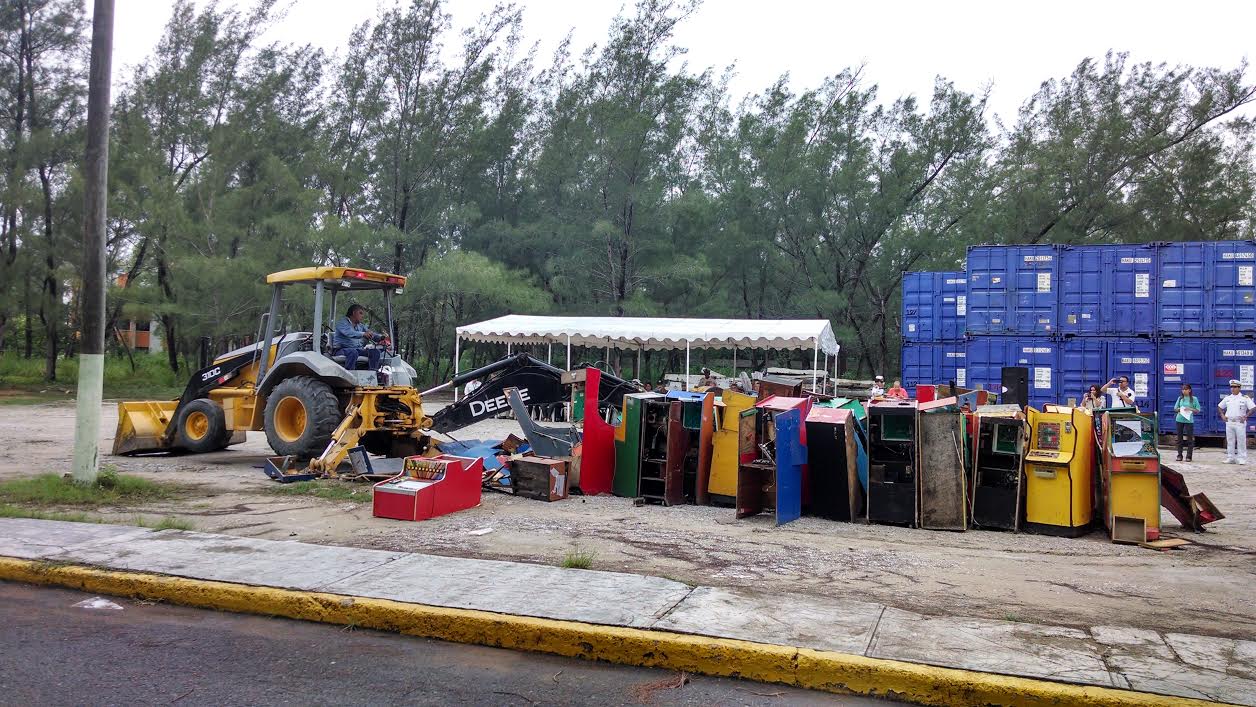 Destruyen máquinas tragamonedas.
