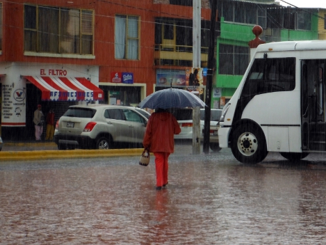 Intensas lluvias azotan al Estado de México.