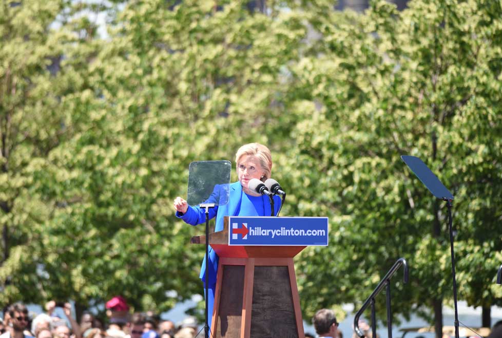 Clinton solicitó donaciones más pequeñas en línea y a través de correos electrónicos masivos