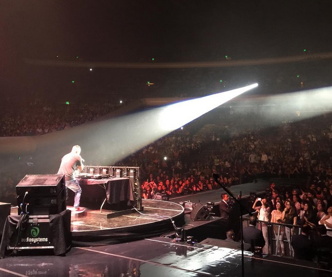 El cantante abrió el concierto de Enrique Iglesias.
