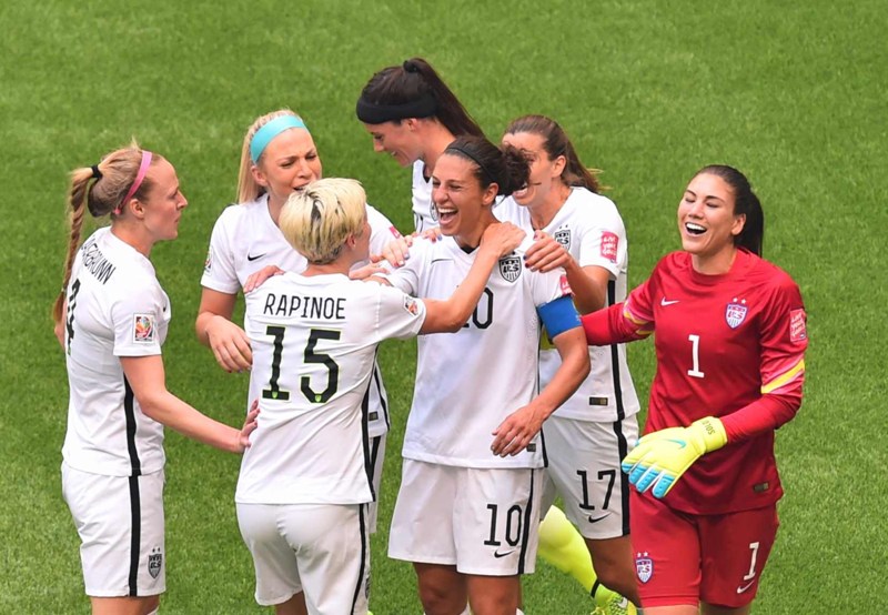 Las jugadoras de Estados Unidos celebran la victoria 