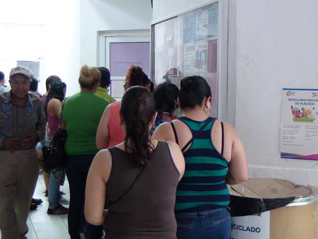 Las madres solteras reciben apoyos en Nuevo Laredo.