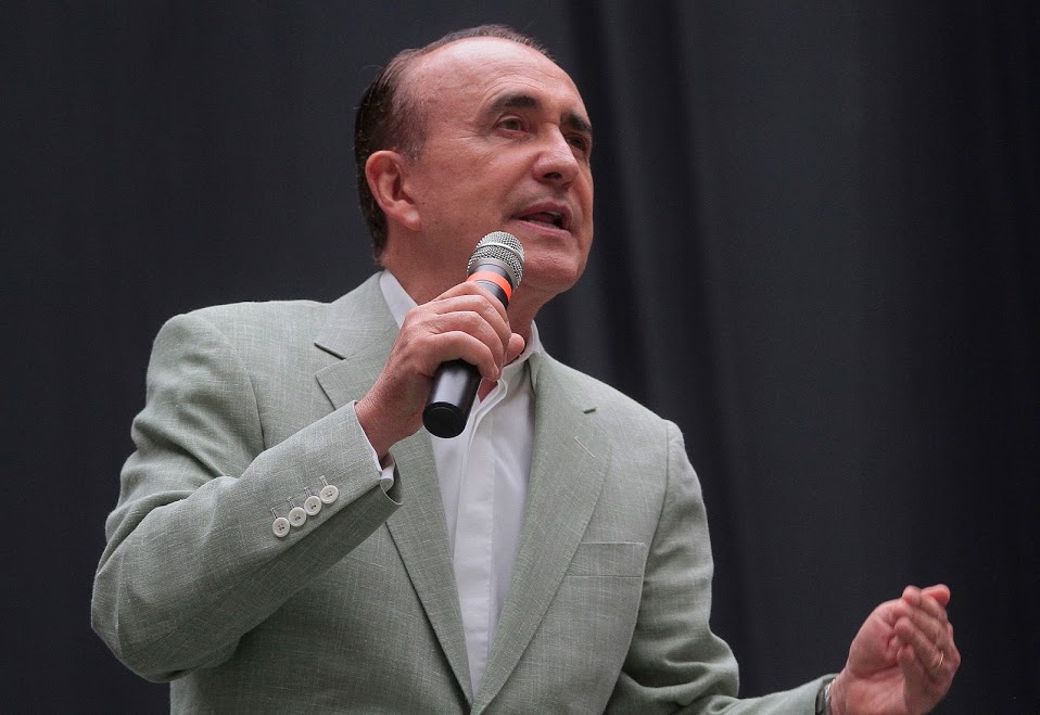 Pedro Ferriz solicitó a su auditorio invertir esfuerzos y capitales en la región.