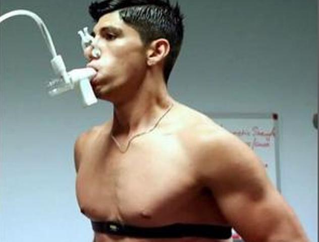Pulido durante las pruebas médicas con el Olympiacos
