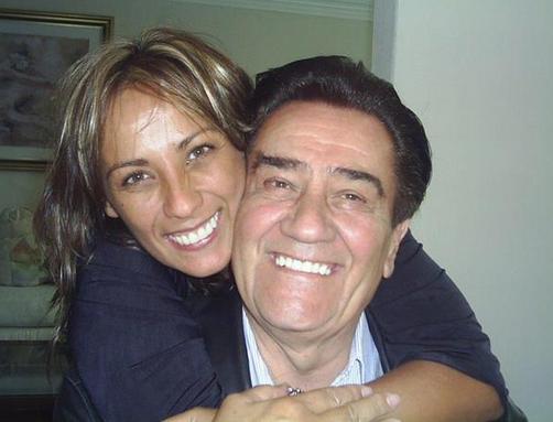 En días reciente, la actriz Consuelo Duval dio a conocer esta fotografía junto a su padre, José Antonio Dussauge. 