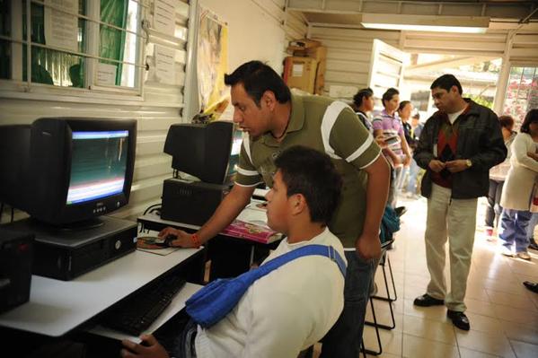 Sólo 3.2 millones de personas logran cursar una carrera profesional.